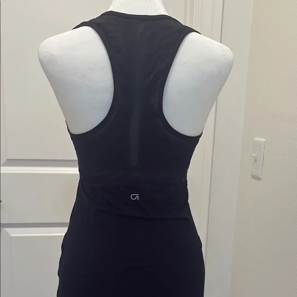 Gap Fit Black leggings with black tank. - Picture 2 of 6